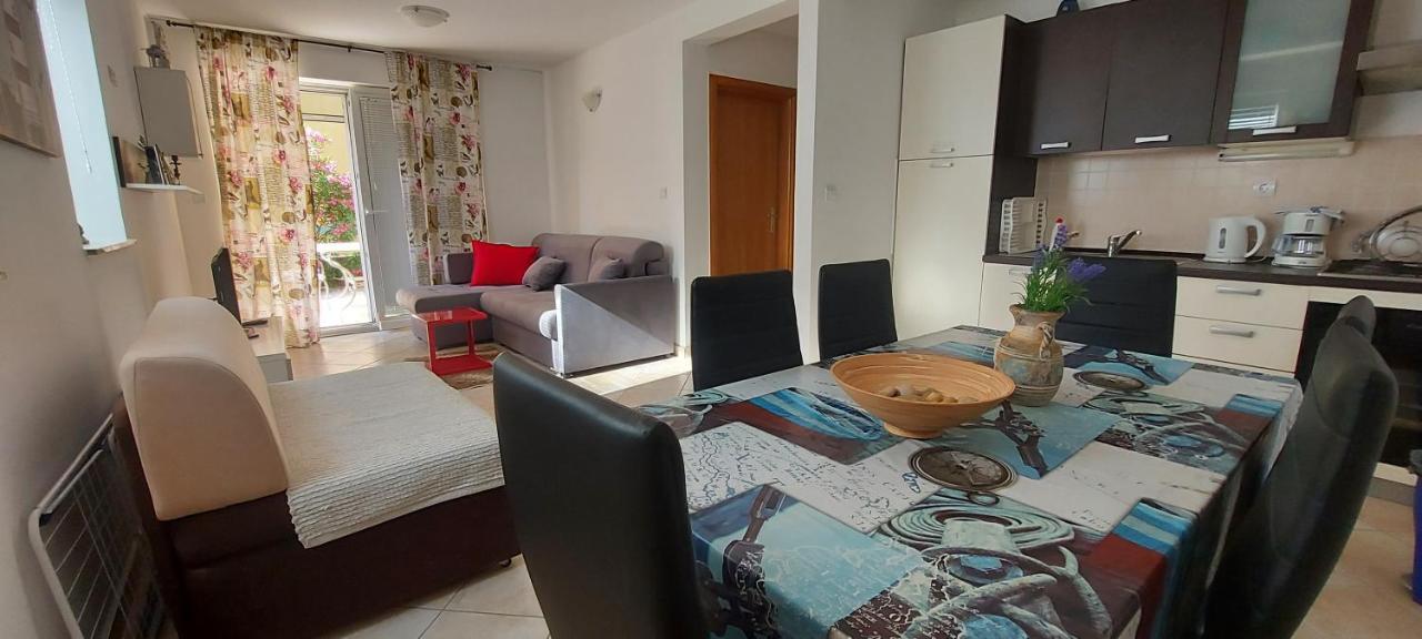 Apartments Sunshine & Smile Klimno Buitenkant foto